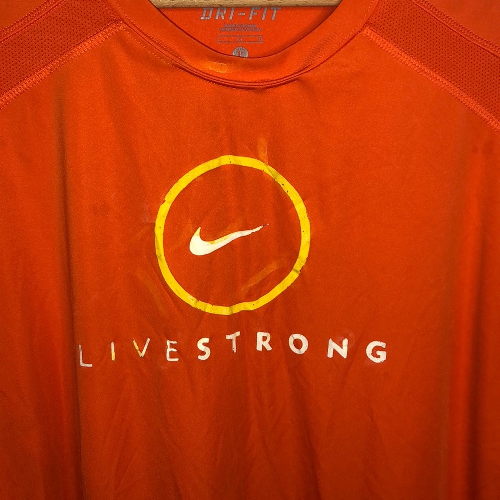 ✨Nike Live Strong T-Shirt - Picture 2 of 10